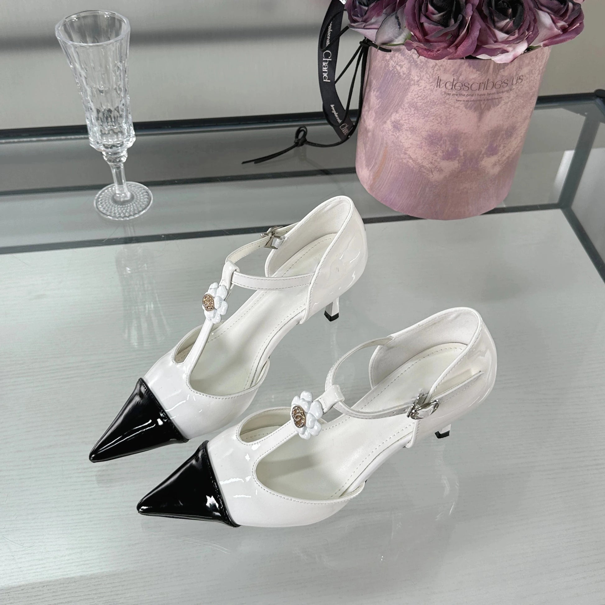 Hot sale 2024 Spring New pointed flower thin heel women's shoes flash diamond sandals