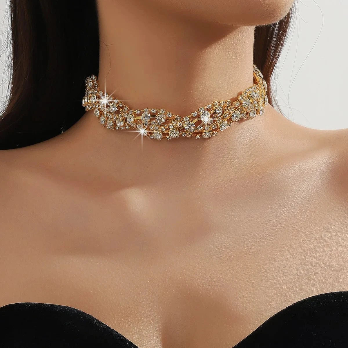 Hoyon Fashion Full Rhinestone Choker Necklaces for Women Geometric Crystal Necklaces Statement Jewelry Party Gifts