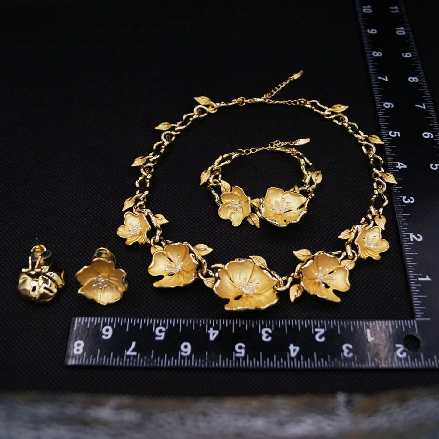 HV21093635 Beautiful Flower Design Jewelry For Women Gold Plated Dubai jewelry Set 4 pieces Jewelry Necklace Earrings Ring Bracelet Sets