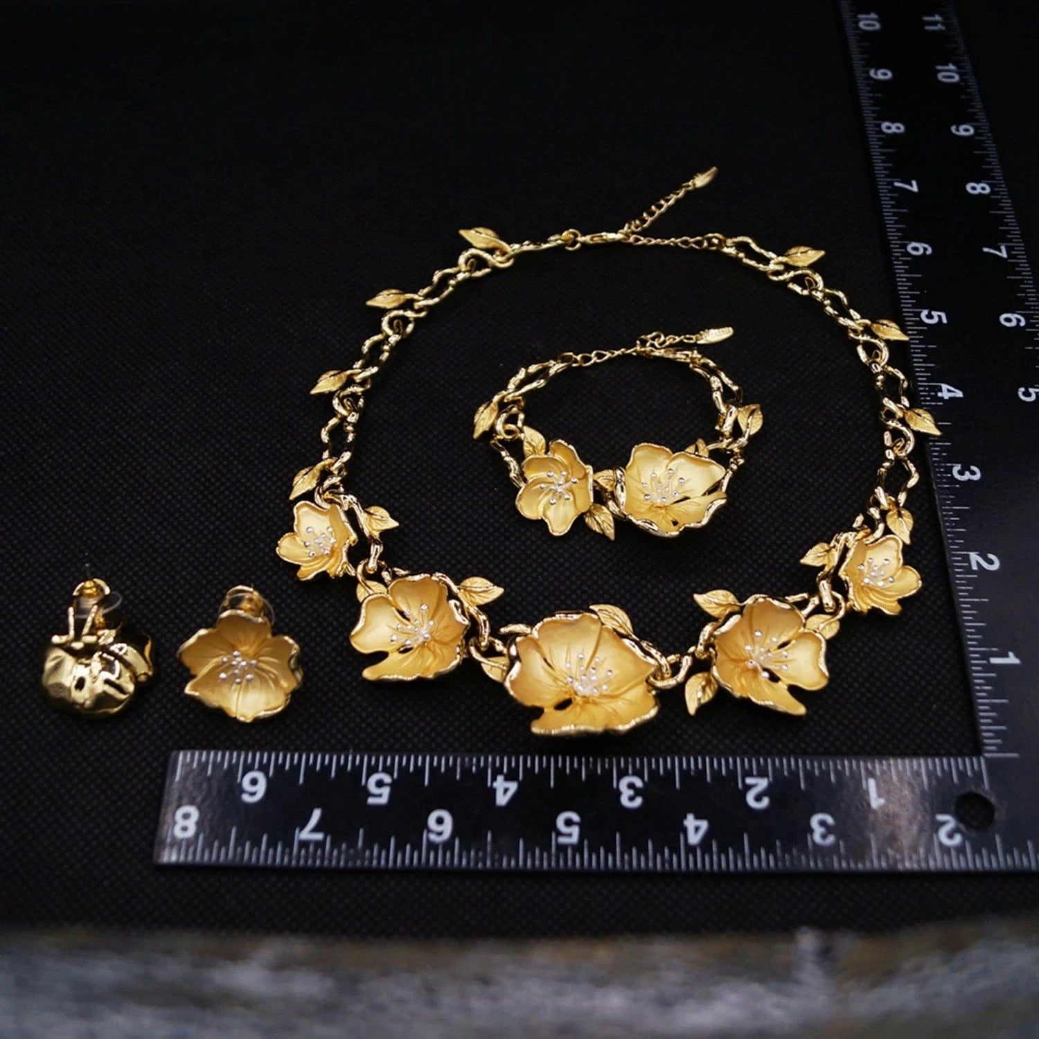 HV21093635 Beautiful Flower Design Jewelry For Women Gold Plated Dubai jewelry Set 4 pieces Jewelry Necklace Earrings Ring Bracelet Sets
