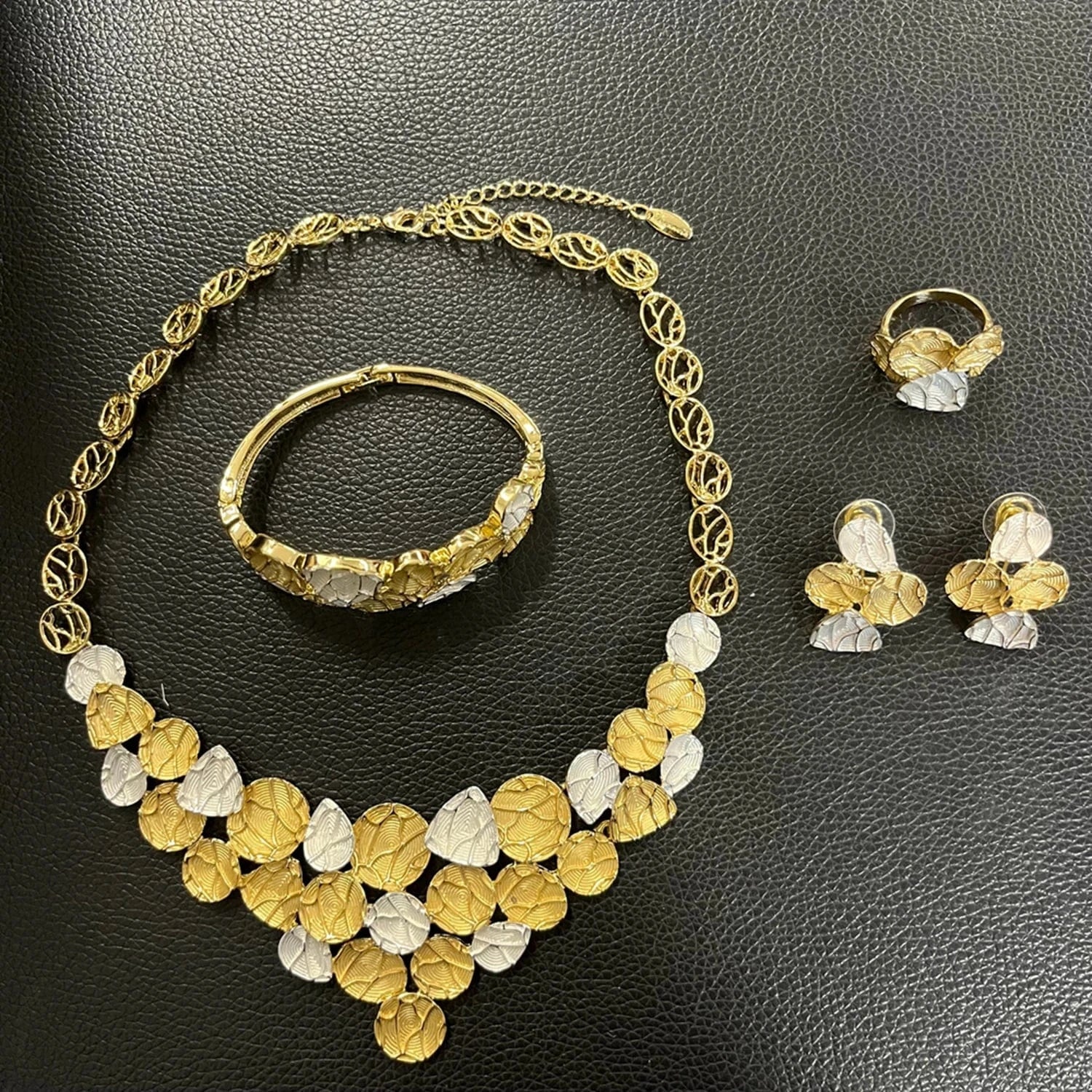 HV21093743 High Quality Dubai Jewelry Set Factory Supply African Jewelry For Woman Gold with Silver 2 Tons Necklace Set Earrings Bracelet