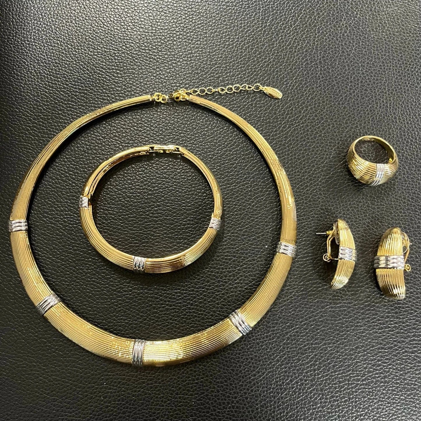 HV21100242 Elegant Factory Jewelry Dubai Gold High Quality African Jewelry Set For Women Gold With Silver Plated Necklace Earrings Bangle