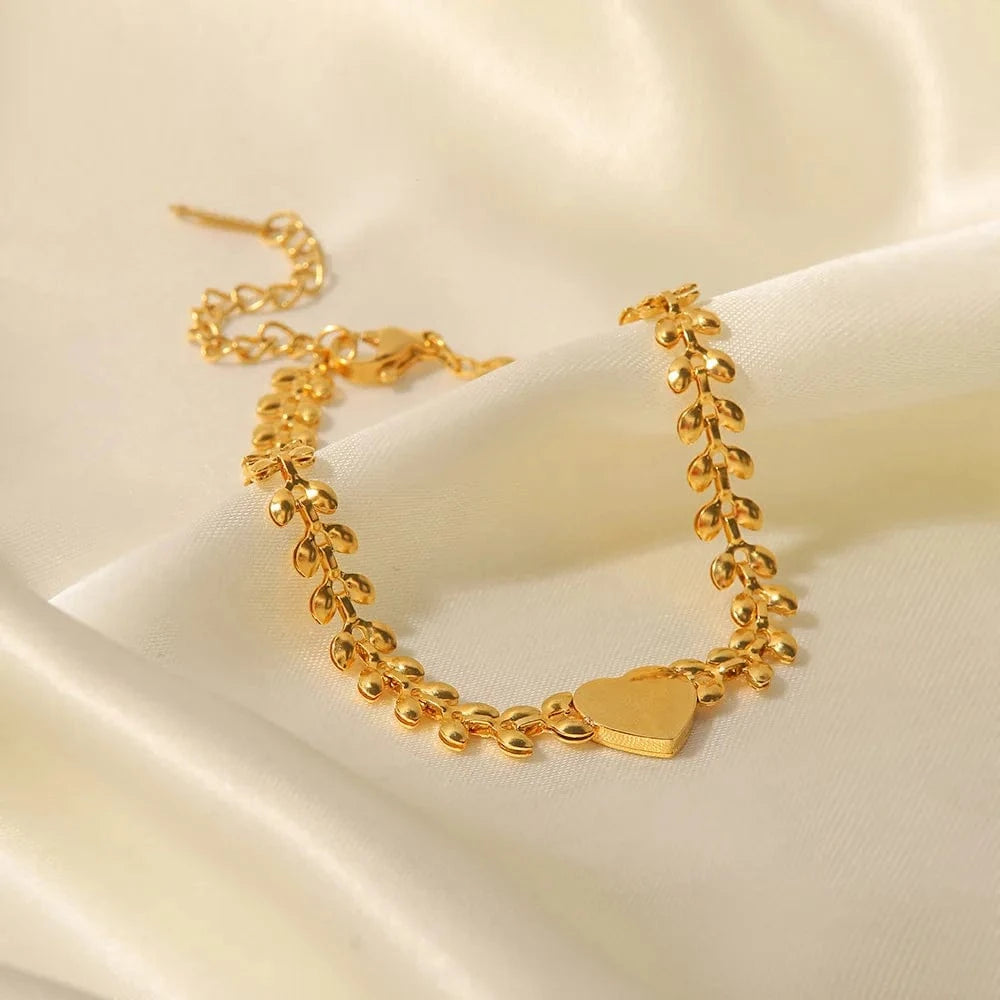 Ins Style / Gold New Fashion Stainless Steel 18K Gold Plated Jewelry Gift Waterproof White Shell Heart Pendant Bracelet For Women