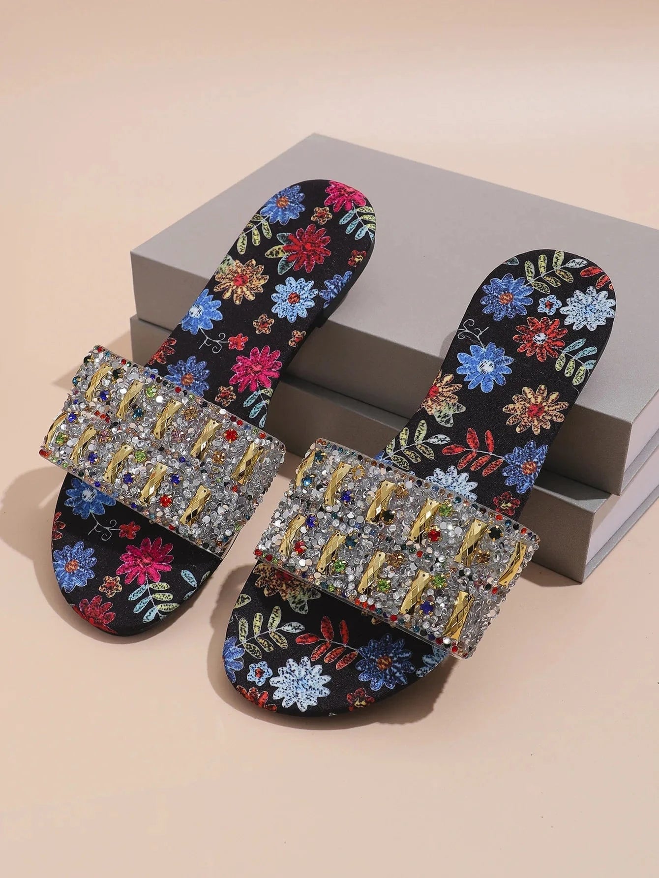 J&H 2024 wholesale summer slipper beach causal shoes for women and ladies round toe flat sandals
