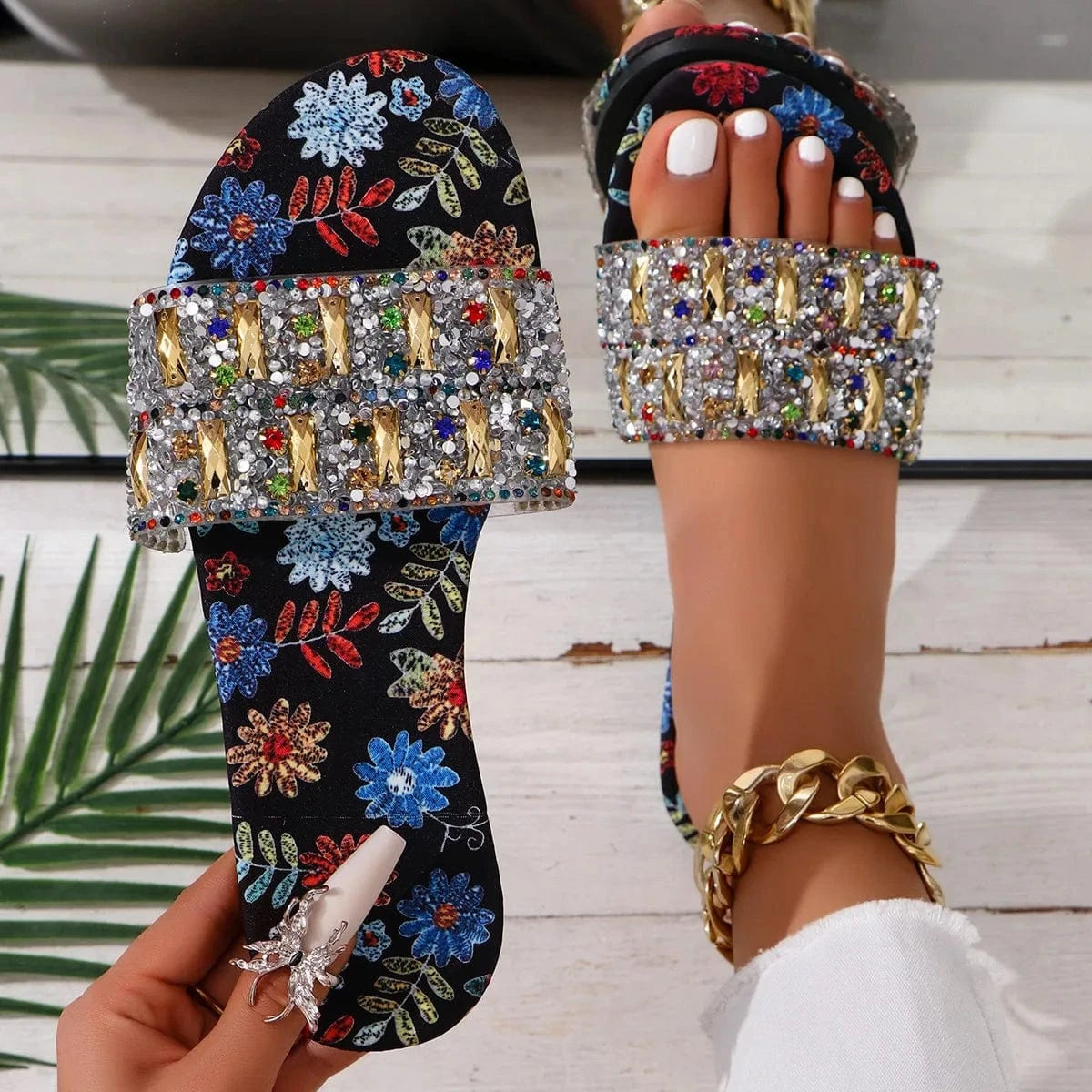 J&H 2024 wholesale summer slipper beach causal shoes for women and ladies round toe flat sandals