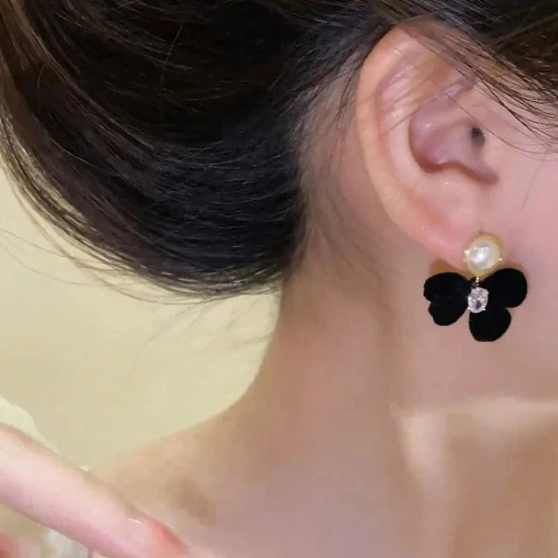 Korean Fashion Black Butterfly Earrings 2024 New Diamond Pearl Earrings Light Luxury Pendant Earrings For Women Jewelry