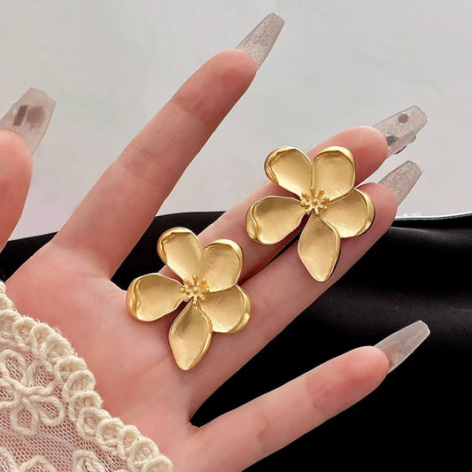 Korean Gold Metal Retro Flower Earrings for Women Flower Geometric Twisted Drop Earrings Hoop Earrings Fashion Jewelry Gifts