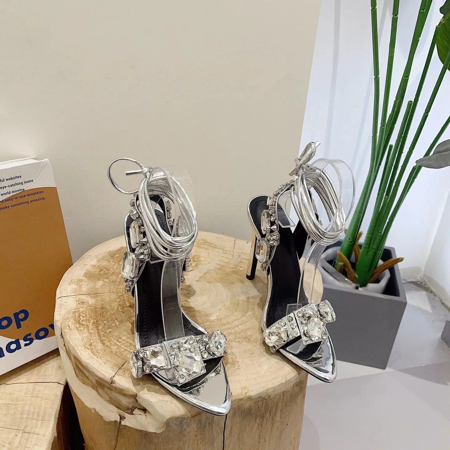 Liu Ming Fashionable New Arrivals Women Sexy Bling Crystal Party Sandals Luxury Rhinestone Strap Cross Shoes High Heel