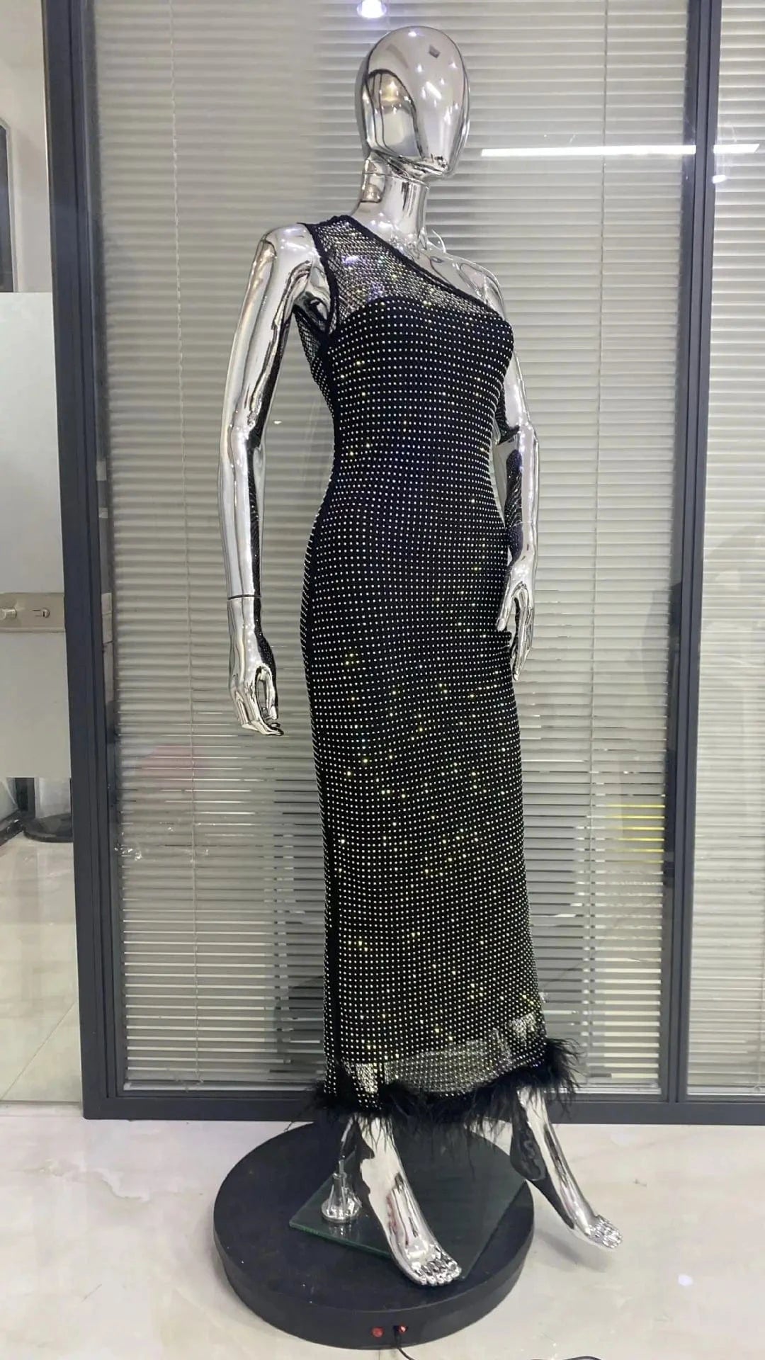 Liu Ming High End Luxury 2024 Trending Women Elegant Shining Rhinestone Birthday Party Feathers Evening Bodycon Maxi Dress