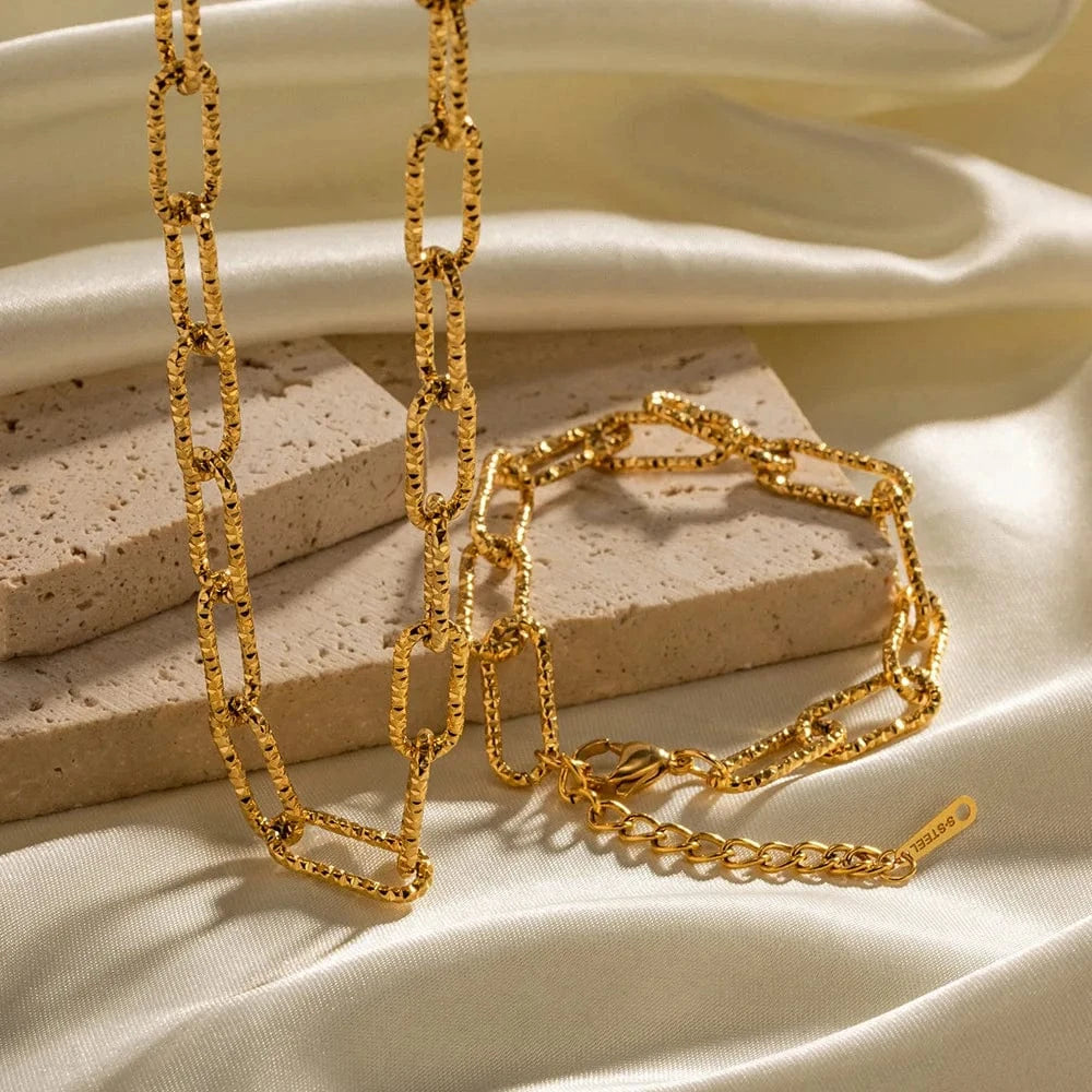 Loverly Fine Chain Four Hearts Charm Tarnish Free 18K Gold Plated Simple Jewelry Bracelet for Women