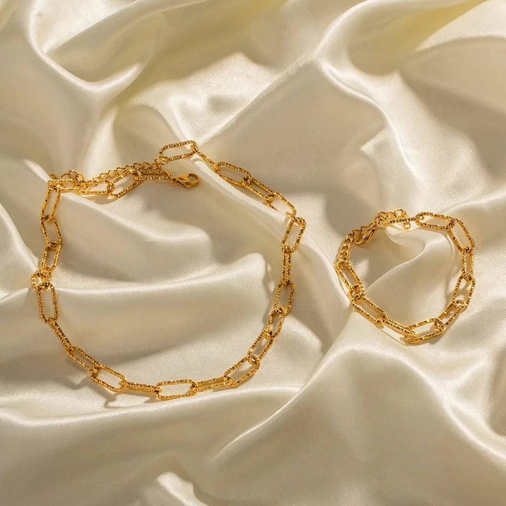 Loverly Fine Chain Four Hearts Charm Tarnish Free 18K Gold Plated Simple Jewelry Bracelet for Women