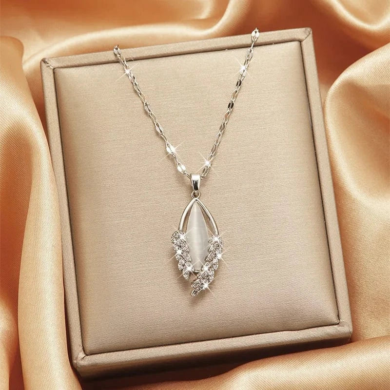 Luxury Shiny Stainless Steel 18k Gold Zircon Heart Butterfly Pendant Necklace Women Boutique Pearl Flower Leaf Necklace for Gift