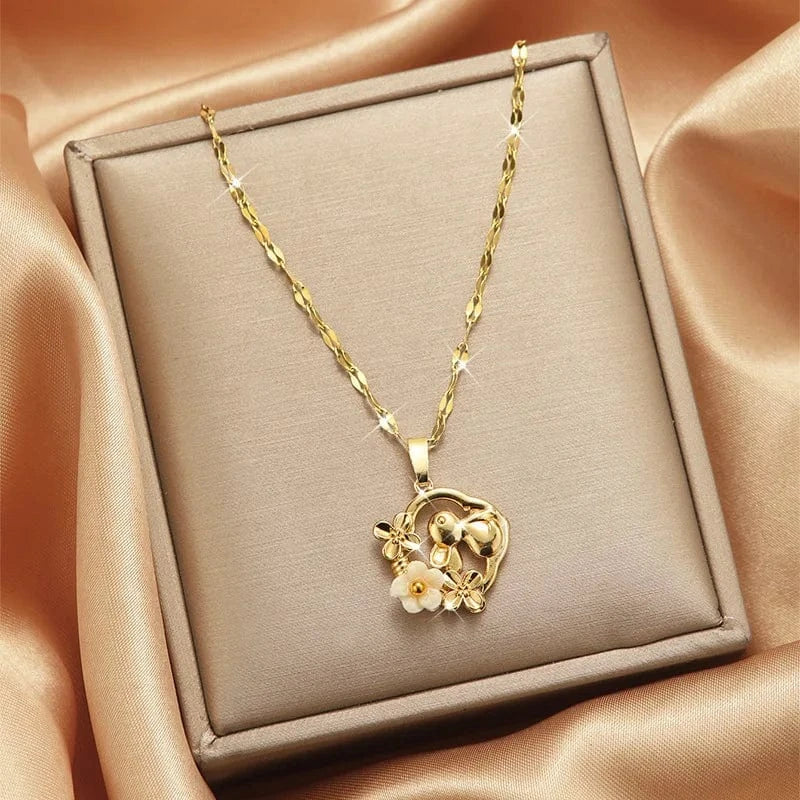 Luxury Shiny Stainless Steel 18k Gold Zircon Heart Butterfly Pendant Necklace Women Boutique Pearl Flower Leaf Necklace for Gift