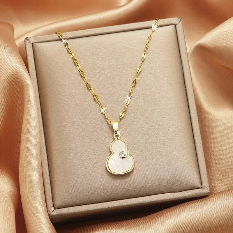 Luxury Shiny Stainless Steel 18k Gold Zircon Heart Butterfly Pendant Necklace Women Boutique Pearl Flower Leaf Necklace for Gift