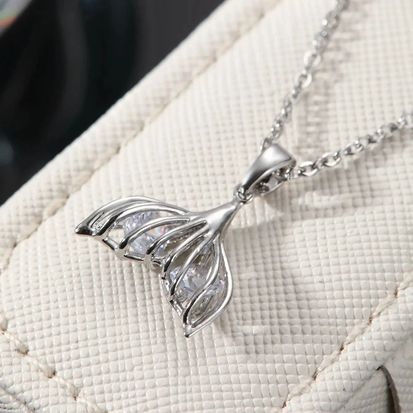 Luxury Shiny Stainless Steel 18k Gold Zircon Heart Butterfly Pendant Necklace Women Boutique Pearl Flower Leaf Necklace for Gift