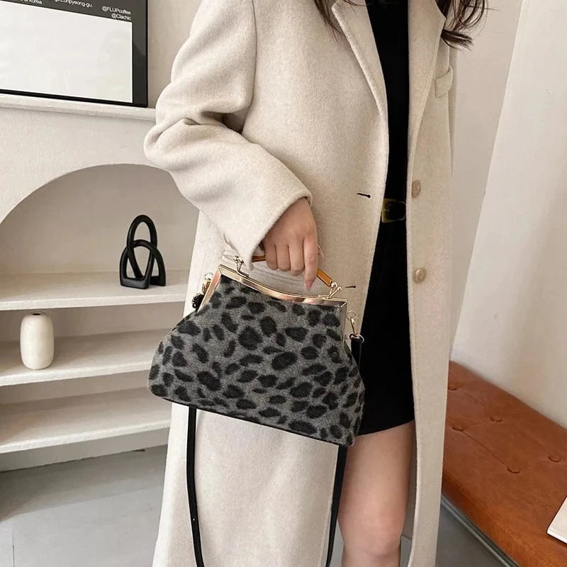 Luxury Women Acrylic Handbag 2024 New Leopard Brown Evening Clutch Retro Shell Clip Crossbody Bags Lady Shoulder Bags Hobo Bags