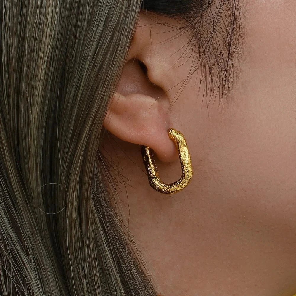 Matte Engraved Texture Stainless Steel Gold Plated U Shape Huggie Hoop Earrings 18k Gold Plated Jewelry