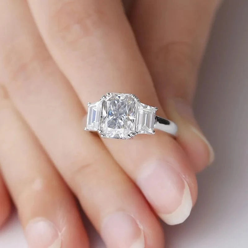 Messi Jewelry 14K/18K White Gold 3 Stone radiant cut moissanite ring