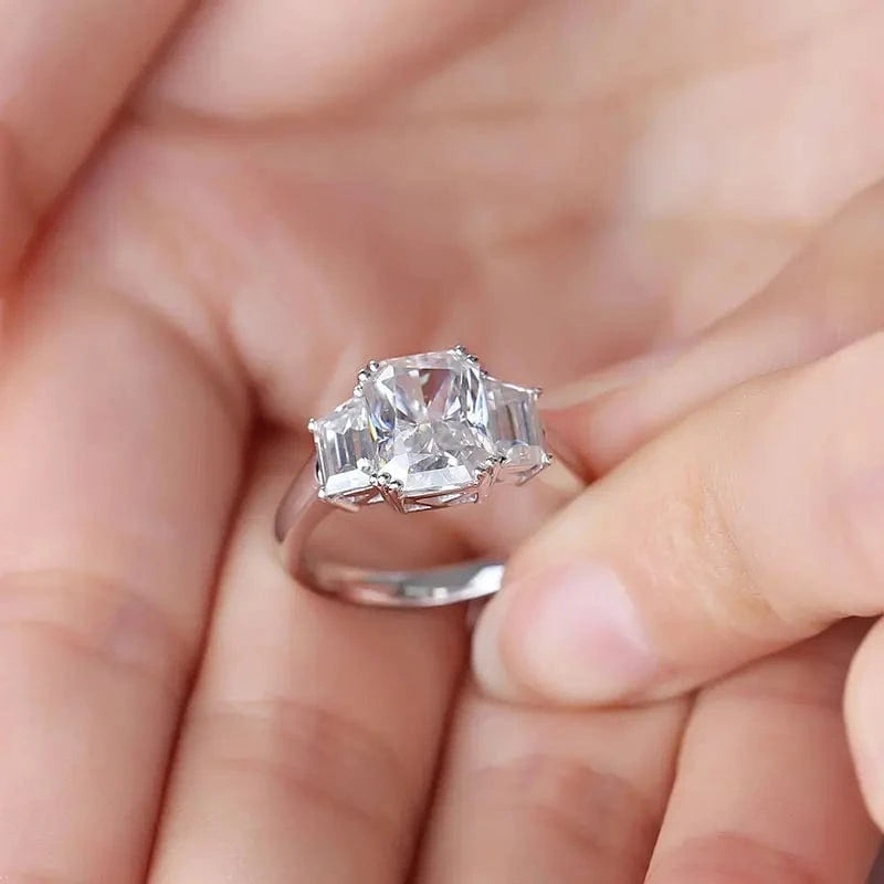 Messi Jewelry 14K/18K White Gold 3 Stone radiant cut moissanite ring