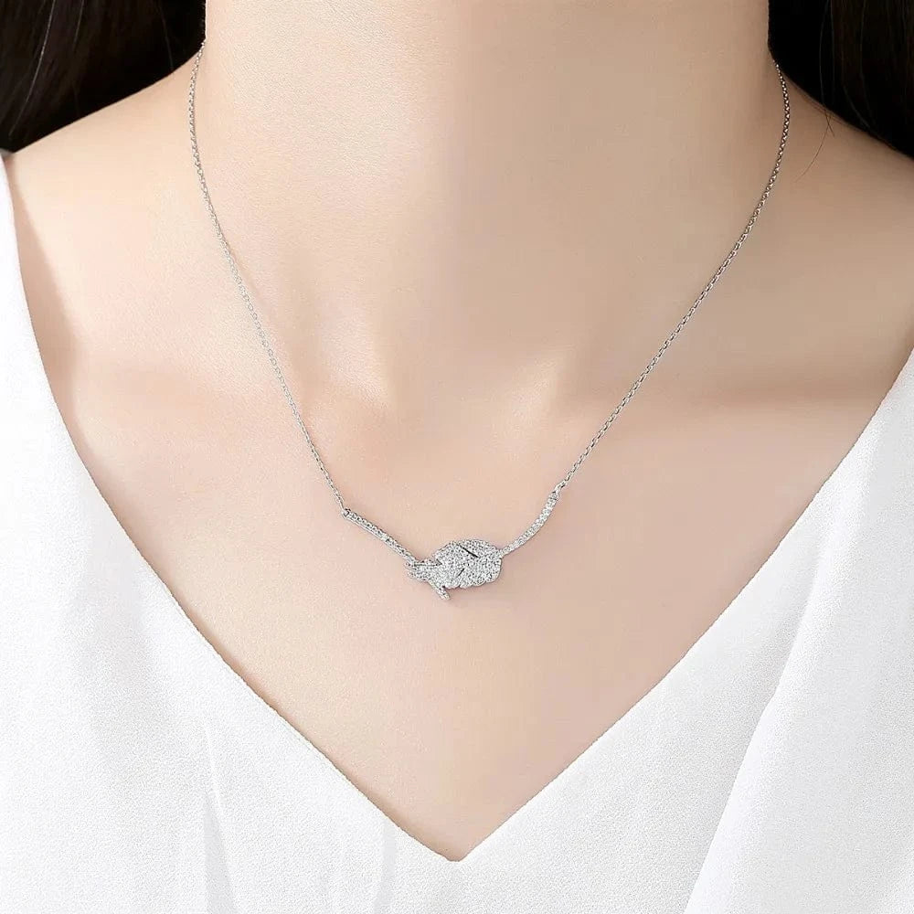 N17061501 LUOTEEMI Diamond Necklace Women Pendant Female Silver Color Clear Cubic Zircon Jewelry Leaf Zirconia Necklace