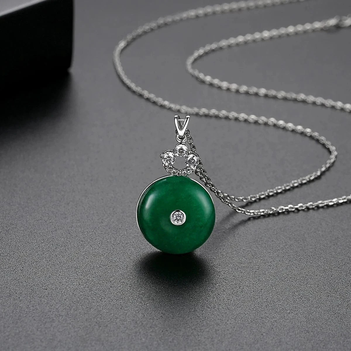 N19033006 LUOTEEMI Jade Necklace Jewelry Brass Link Cage Round Flower Zircon with Green Jade Pendant Necklace