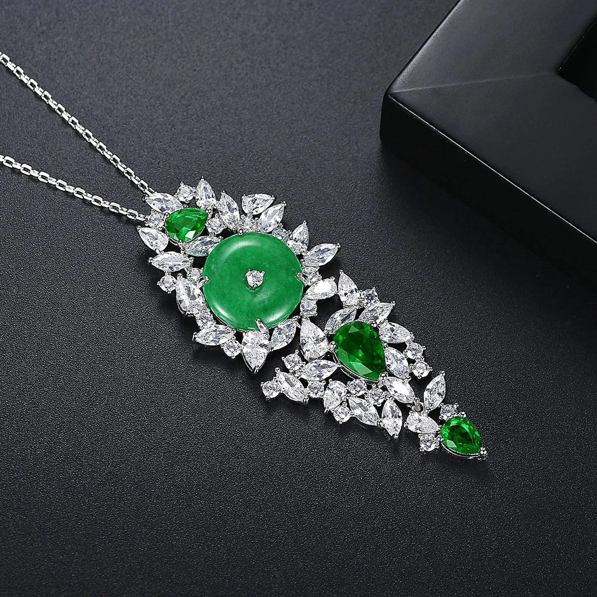 N19062832 LUOTEEMI High Quality Emerald Jard Pendant Necklaces Green Gemstone Setting Whistle Shape for Women Wholesale