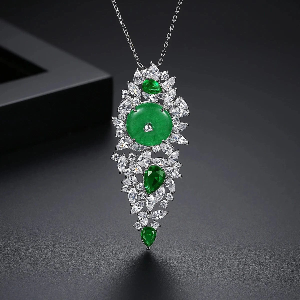 N19062832 LUOTEEMI High Quality Emerald Jard Pendant Necklaces Green Gemstone Setting Whistle Shape for Women Wholesale