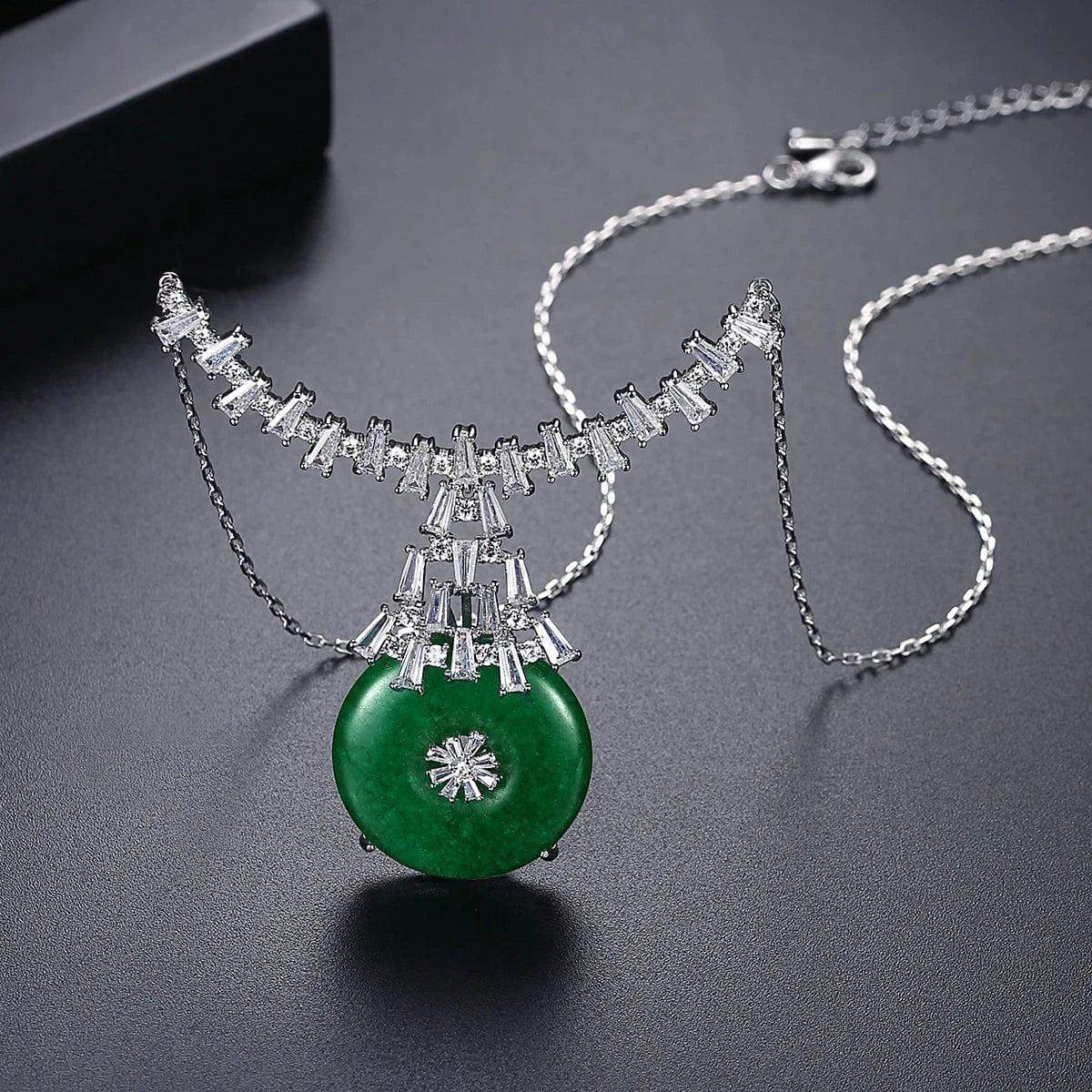 N19062843 LUOTEEMI Green Round Jard Pure Stone Necklace Brass Chain Pendant Necklace for Women GIfts Wholesale