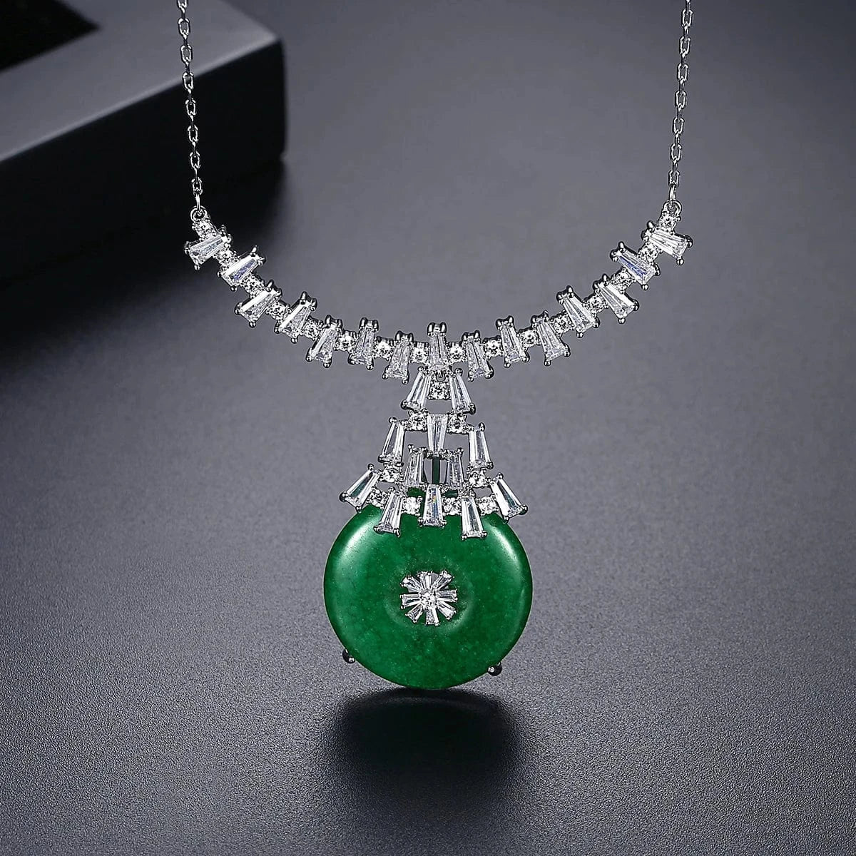 N19062843 LUOTEEMI Green Round Jard Pure Stone Necklace Brass Chain Pendant Necklace for Women GIfts Wholesale