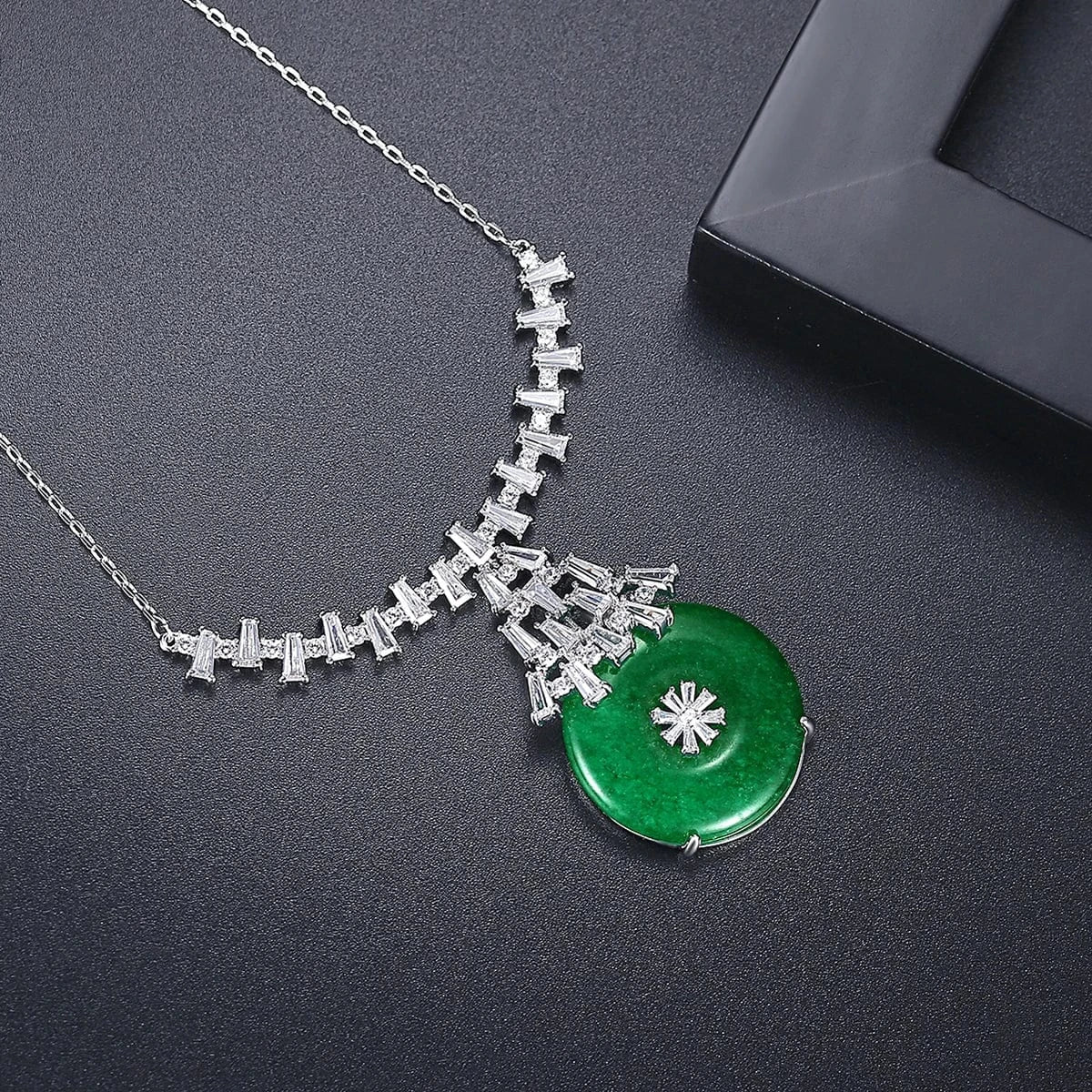 N19062843 LUOTEEMI Green Round Jard Pure Stone Necklace Brass Chain Pendant Necklace for Women GIfts Wholesale