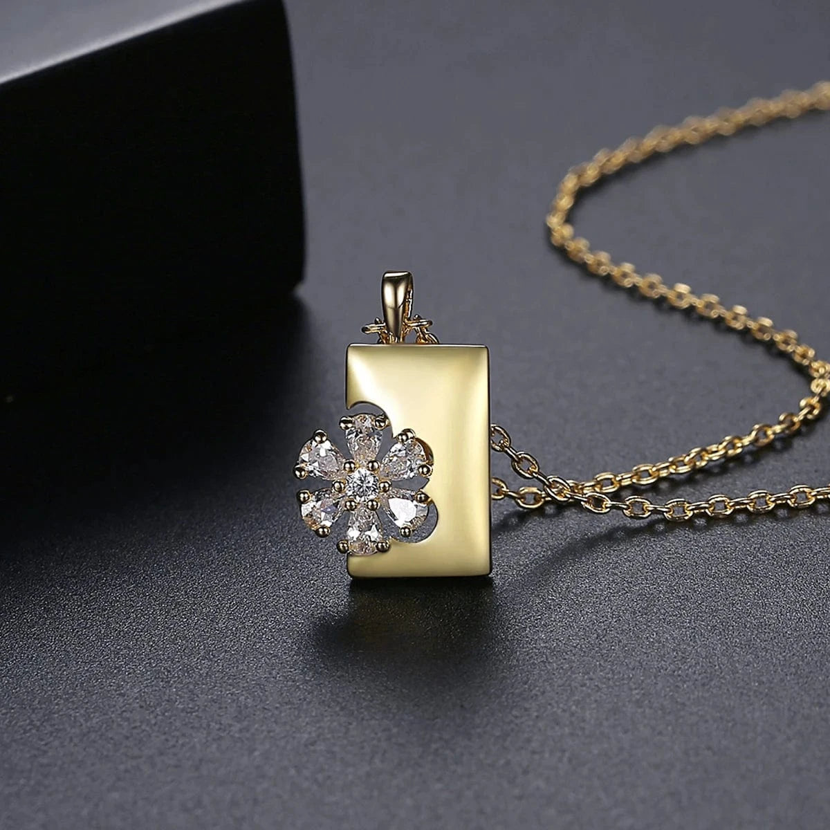 N20030312 LUOTEEMI Factory Directly Wholesale Women Flower Necklace 2022 Cubic Zirconia Pendants Necklaces