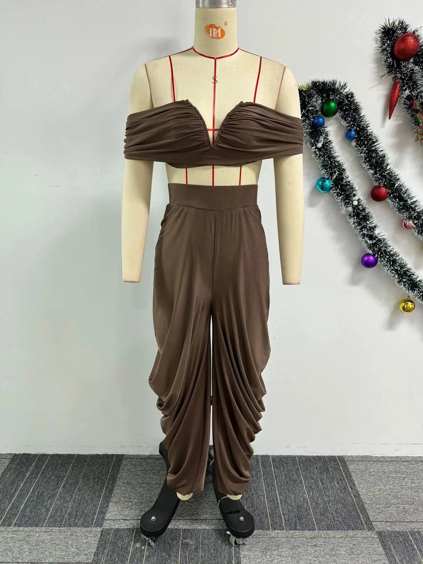 New arrivals summer 2024 S-2XL boutique fashion design ruched v neck two piece pants set