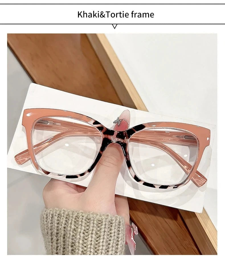 New retro classic square-framed reading glasses with gradient color matching, trendy and fashionable reading glasses