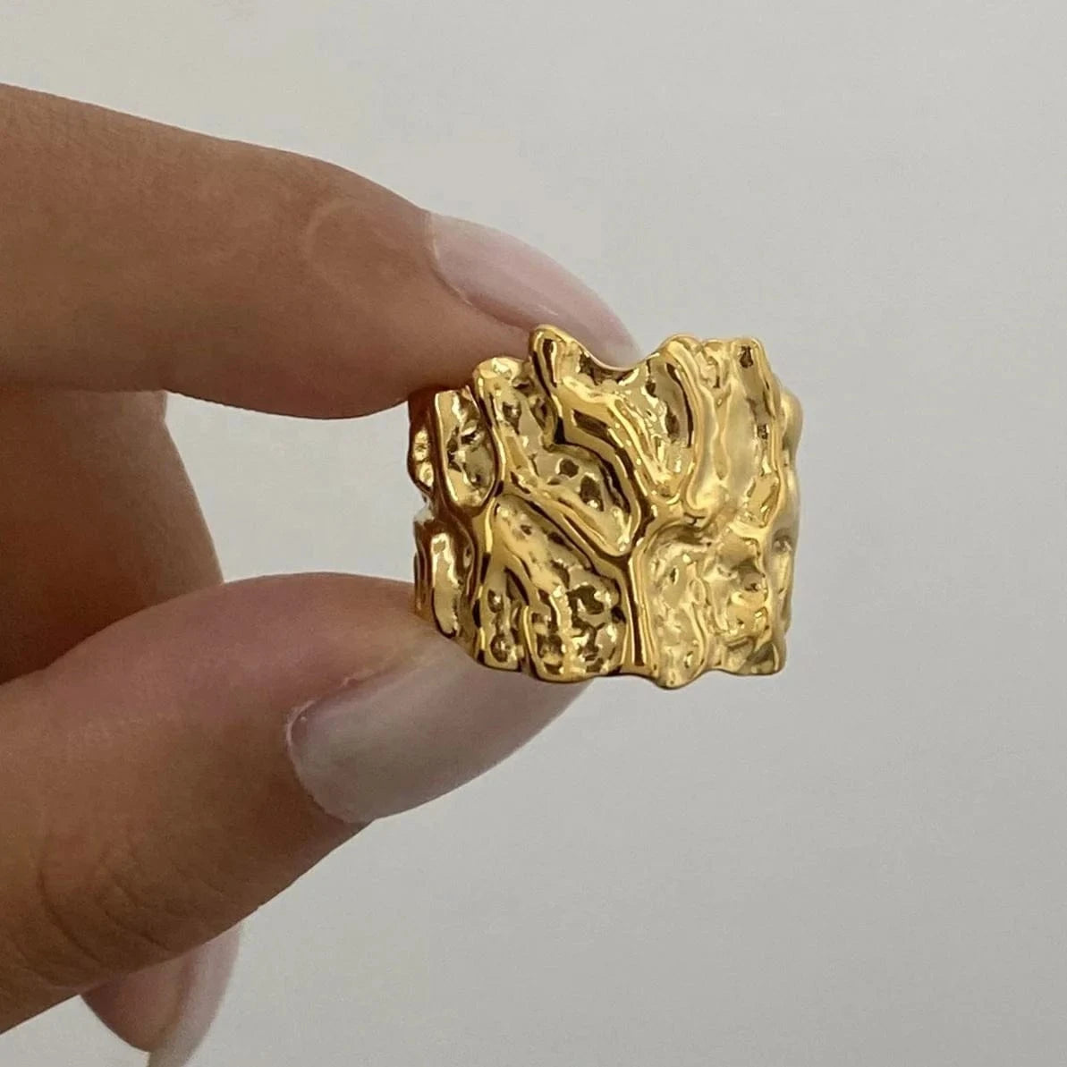 open ring / TRENDY / R2494 R2494 Design Two-tones Ring 18K PVD Gold Plated Stainless Steel  Ring Hammered Wide  Open Ring For Women