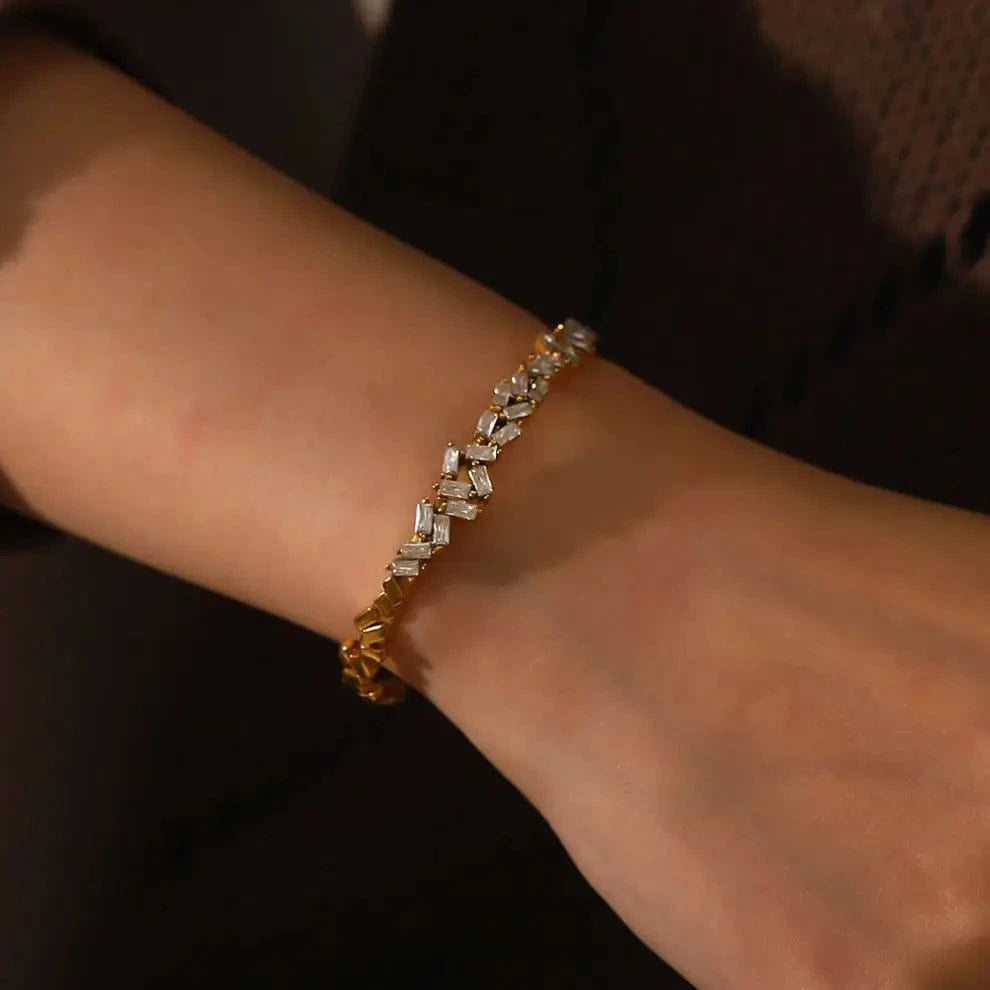 Picture / BG912 BG912 New Trendy 18k Gold Plated Stainless Steel Jewelry Party Gift Opening White Cubic Zirconia Bangles
