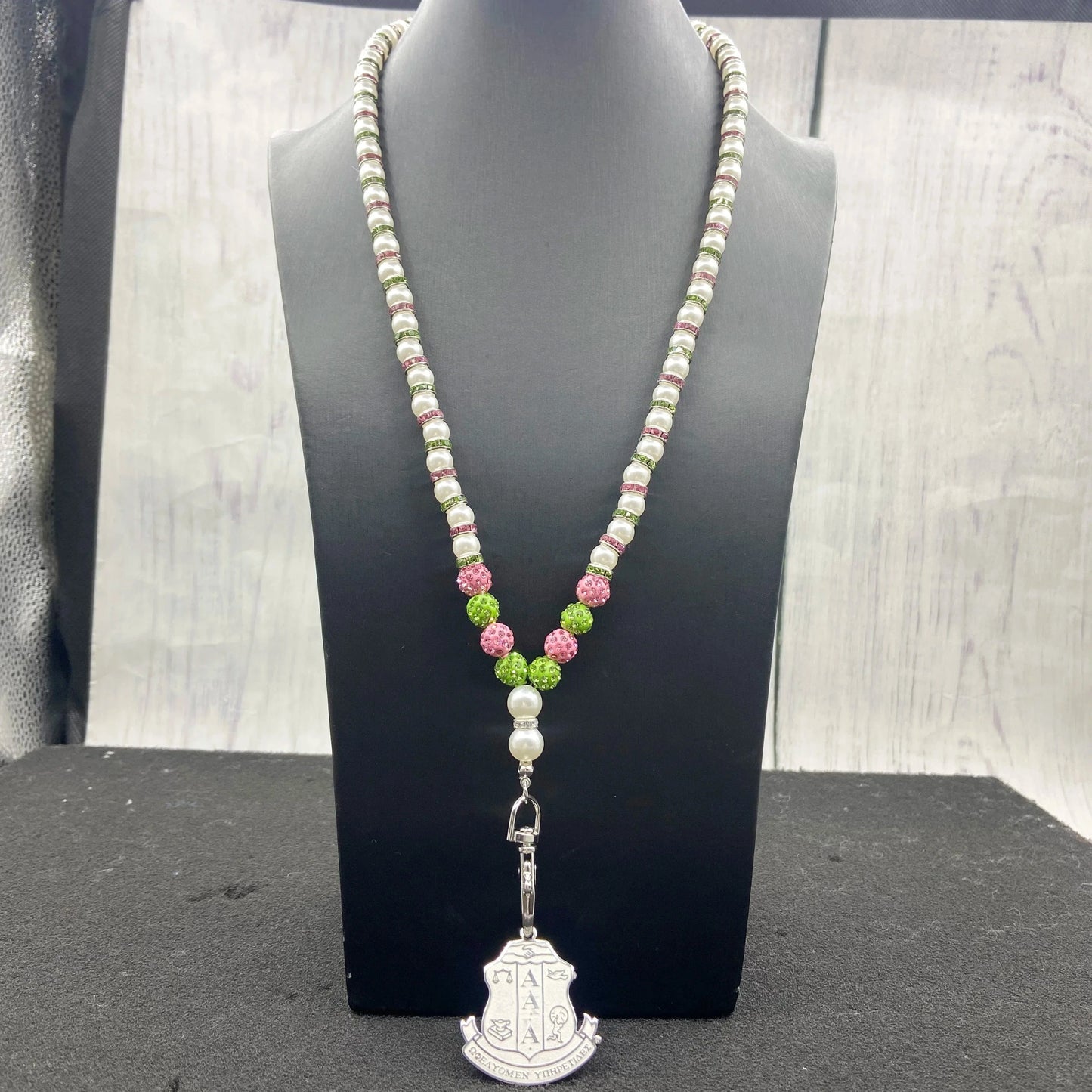 Pink Green Shining Beads White Pearl Necklace Keychain Lock Custom Stainless Steel Shield Pendant Necklace Jewelry for Women