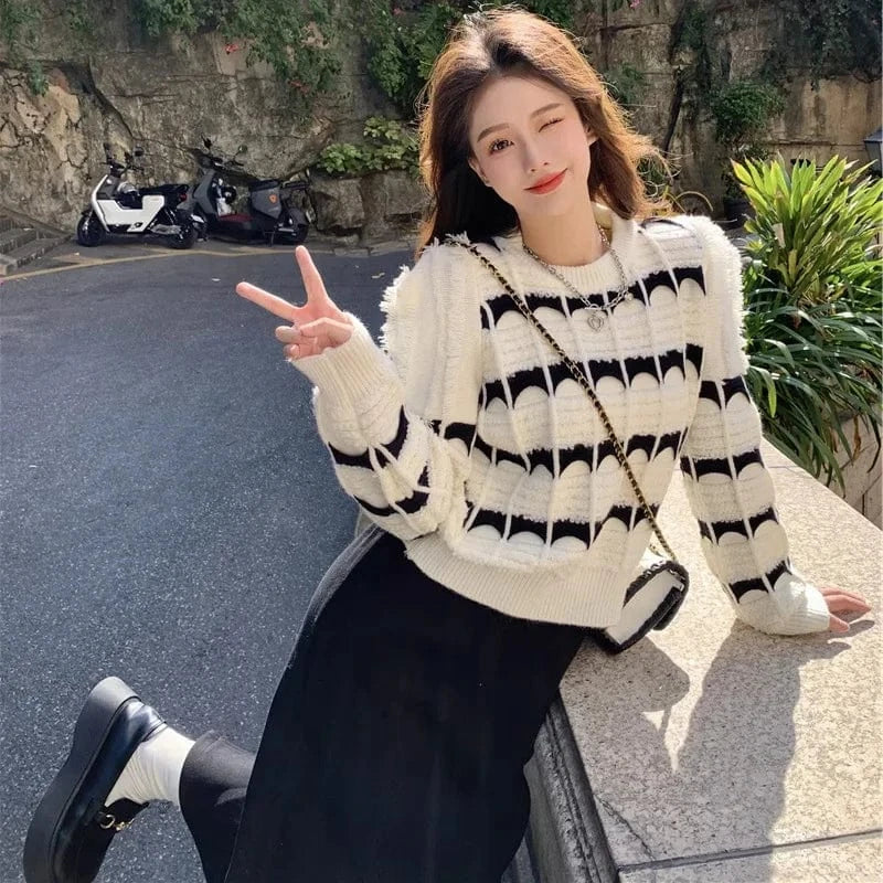 Plus Size / White 2023 Autumn winter new arrivals high quality fashion women striped fringe round neck short design puffy sleeve pullover sweater