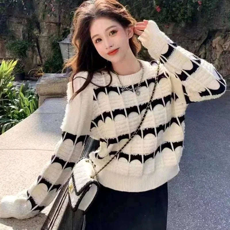 Plus Size / White 2023 Autumn winter new arrivals high quality fashion women striped fringe round neck short design puffy sleeve pullover sweater