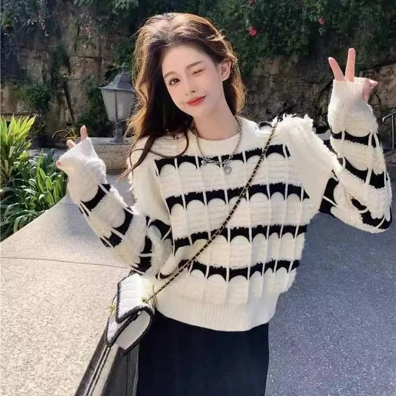 Plus Size / White 2023 Autumn winter new arrivals high quality fashion women striped fringe round neck short design puffy sleeve pullover sweater