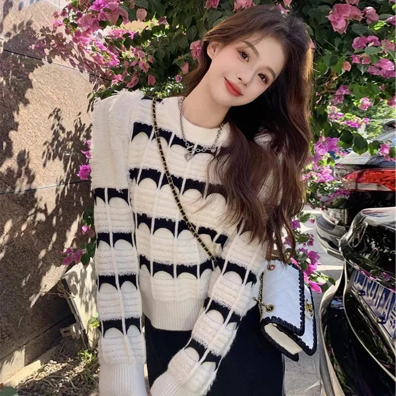 Plus Size / White 2023 Autumn winter new arrivals high quality fashion women striped fringe round neck short design puffy sleeve pullover sweater