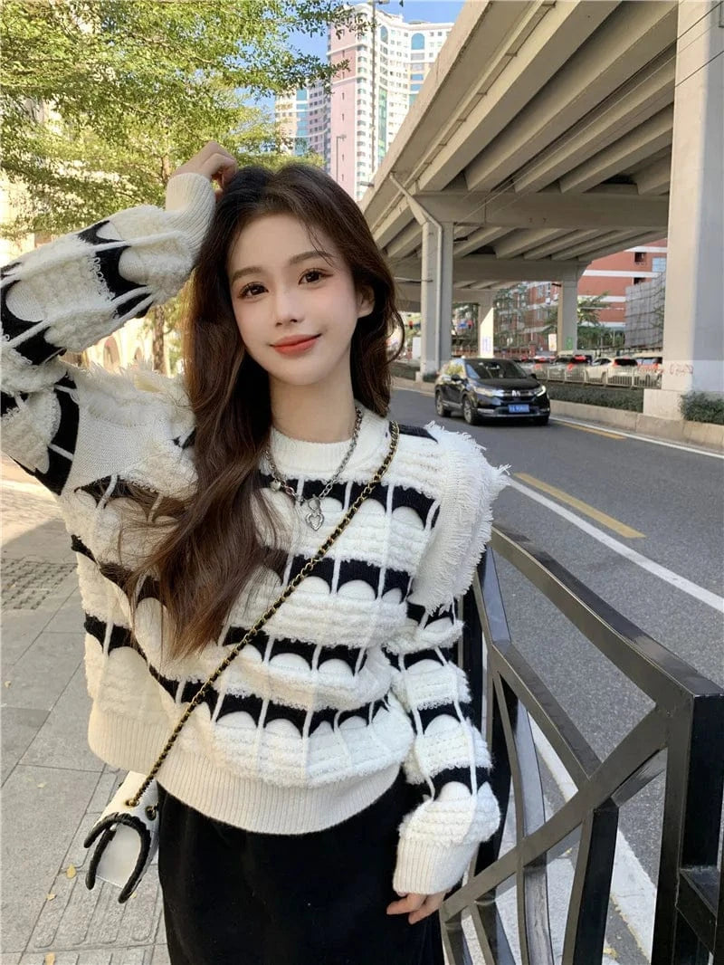 Plus Size / White 2023 Autumn winter new arrivals high quality fashion women striped fringe round neck short design puffy sleeve pullover sweater