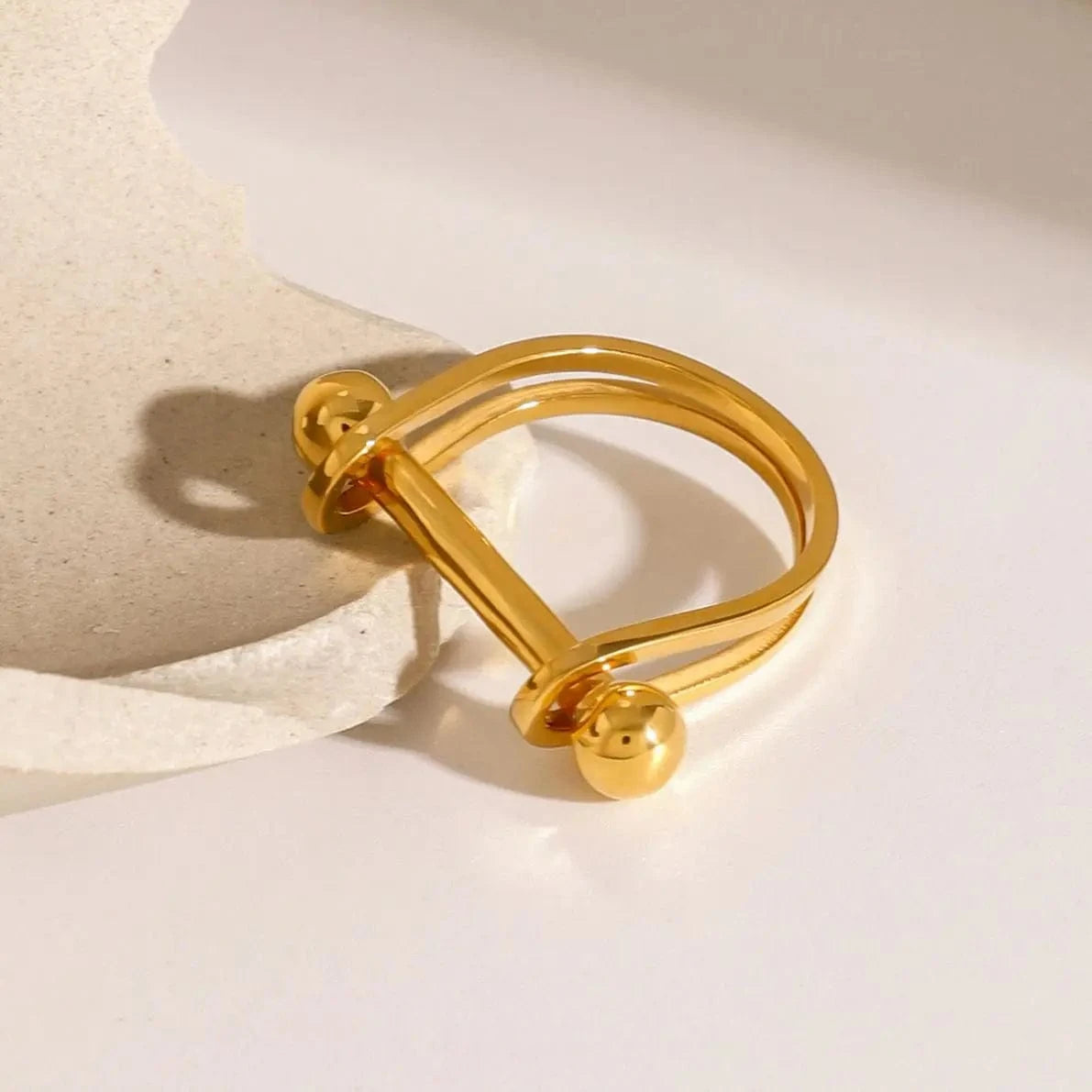 R2421 Dainty Fashion Jewelry Horseshoe Pearl Ring 18k Gold Stainless Steel Plastic Pearl Design Rings
