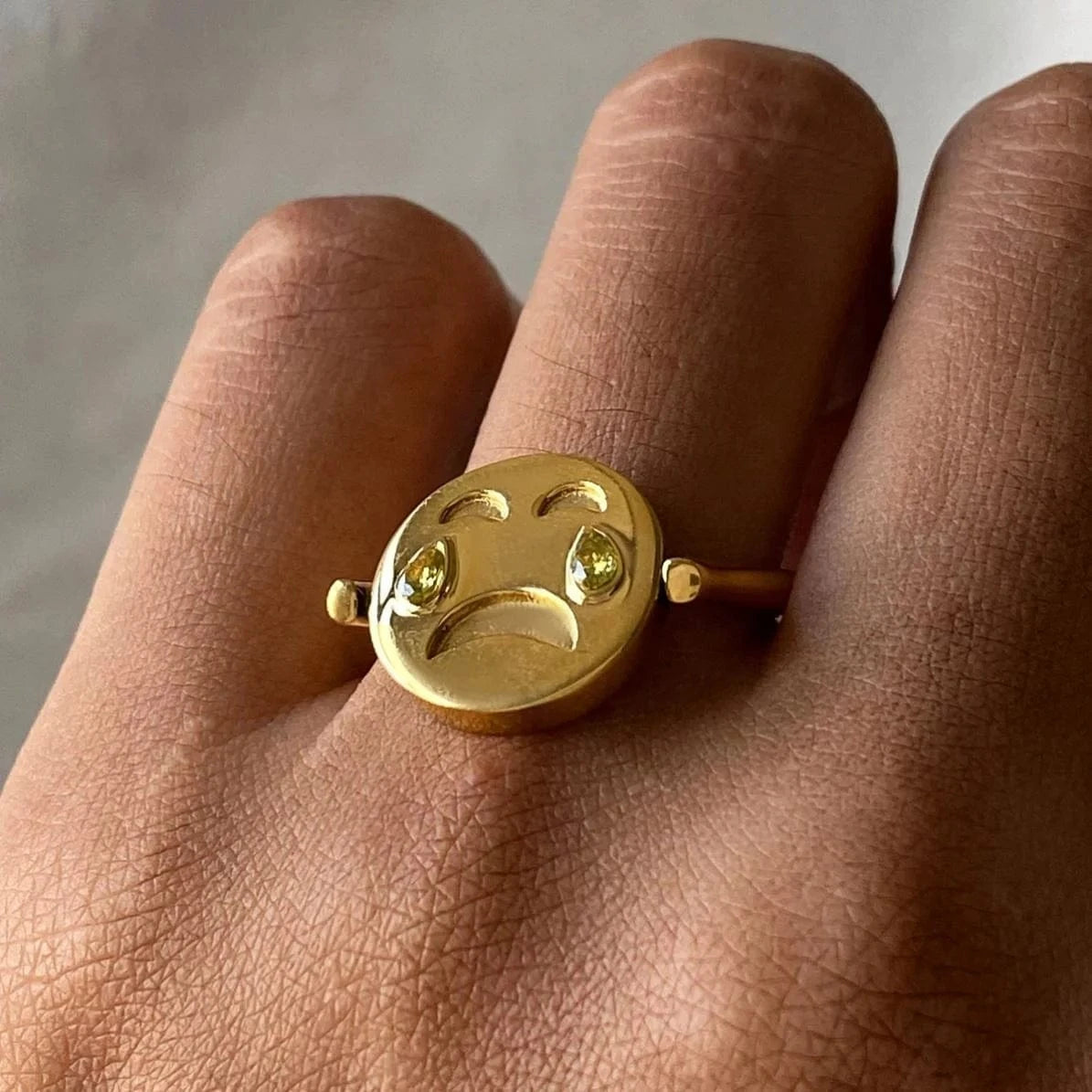 R2500 Funny Cute Stainless Steel 18K Gold Rings Reversible Round Crying Smiley Face Ring With Zirconia
