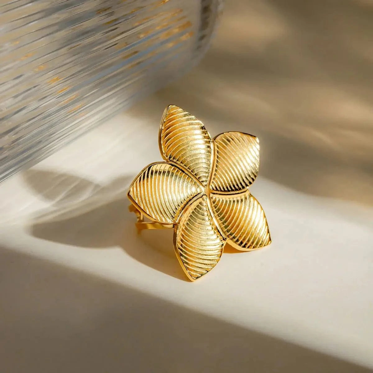 Resizable / minimalist / R2649 R2649 Fashion Jewelry Stainless Steel Rings Women Waterproof 18K Gold Plated Textured Flower Open Ring