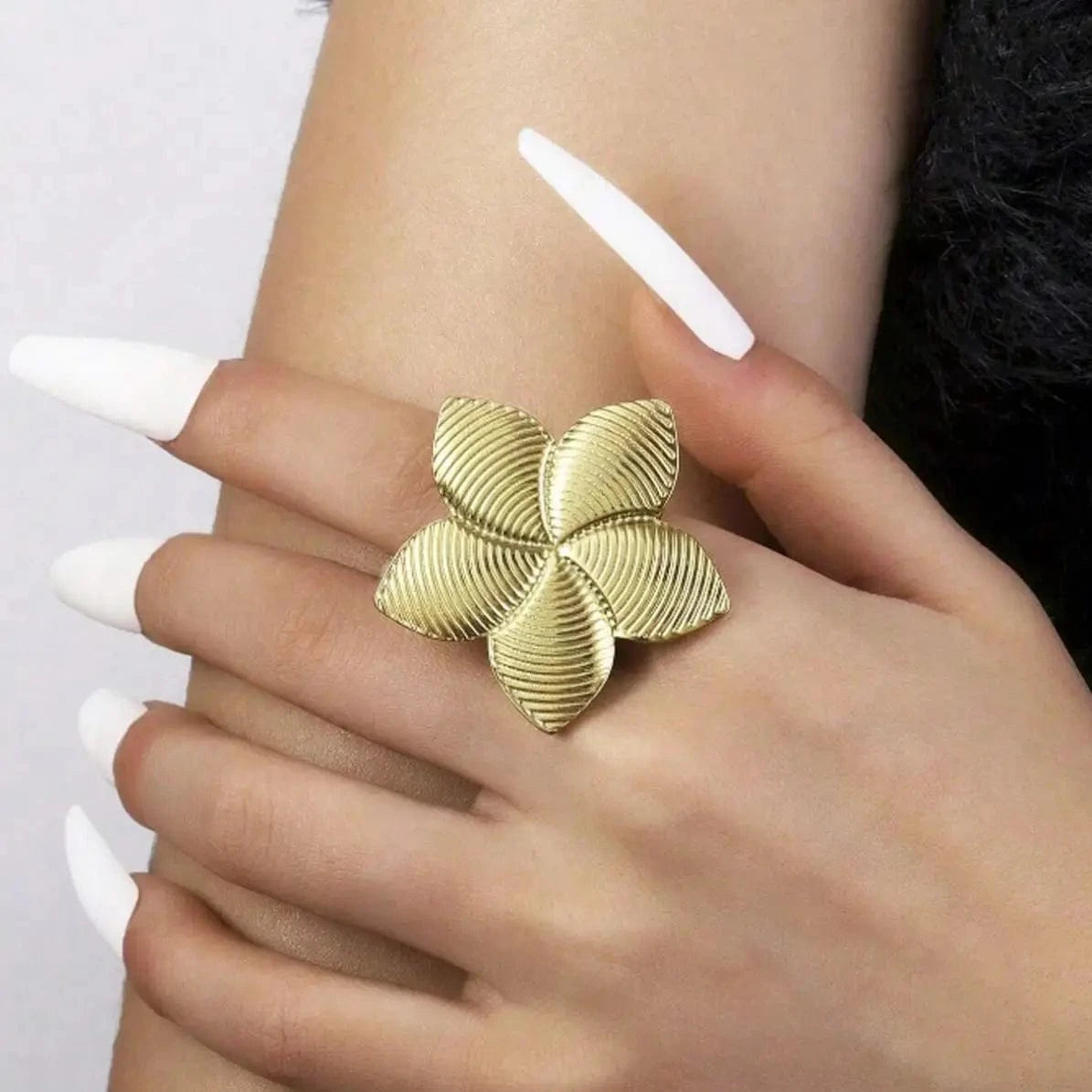 Resizable / minimalist / R2649 R2649 Fashion Jewelry Stainless Steel Rings Women Waterproof 18K Gold Plated Textured Flower Open Ring