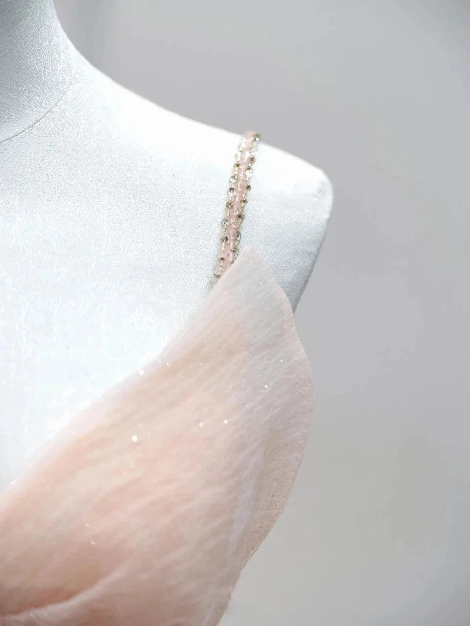 S1031T 2024 Classic Sexy Fashion Deep V Banquet Gown Half-Length Sleeve High-Give Wrap Style with Lace Pattern Zipper Back ODM