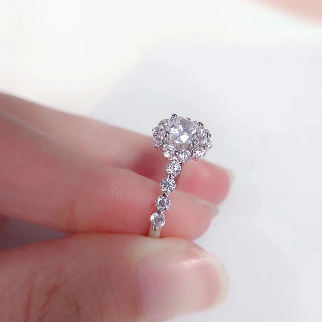 S925 Silver Fine Engagement Jewelry 0.6ct / 5.5mm D VVS1 Round Moissanite Diamond Ring for Women