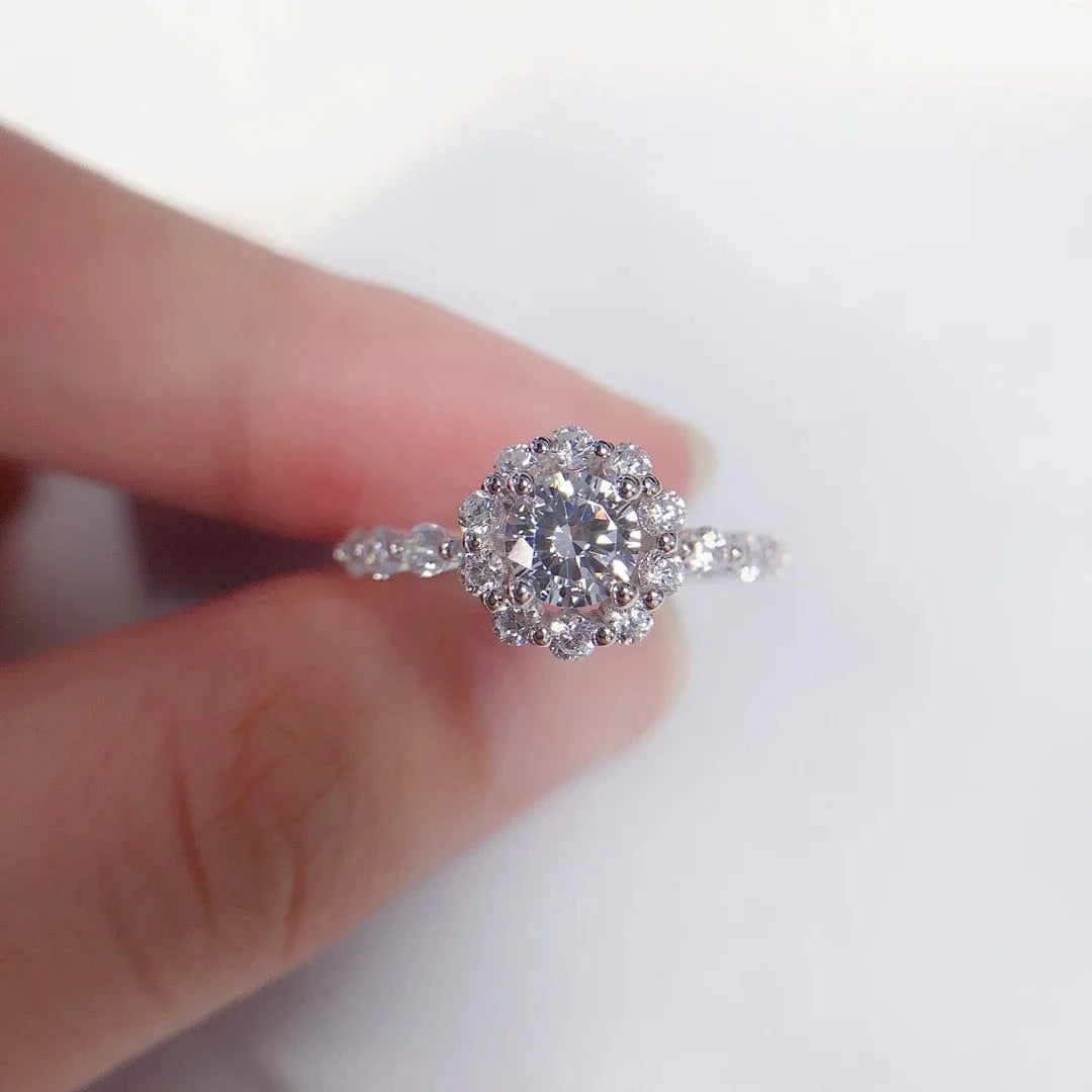 S925 Silver Fine Engagement Jewelry 0.6ct / 5.5mm D VVS1 Round Moissanite Diamond Ring for Women