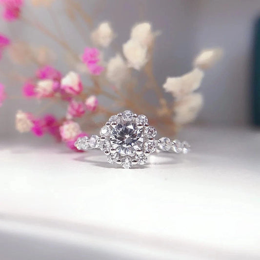 S925 Silver Fine Engagement Jewelry 0.6ct / 5.5mm D VVS1 Round Moissanite Diamond Ring for Women