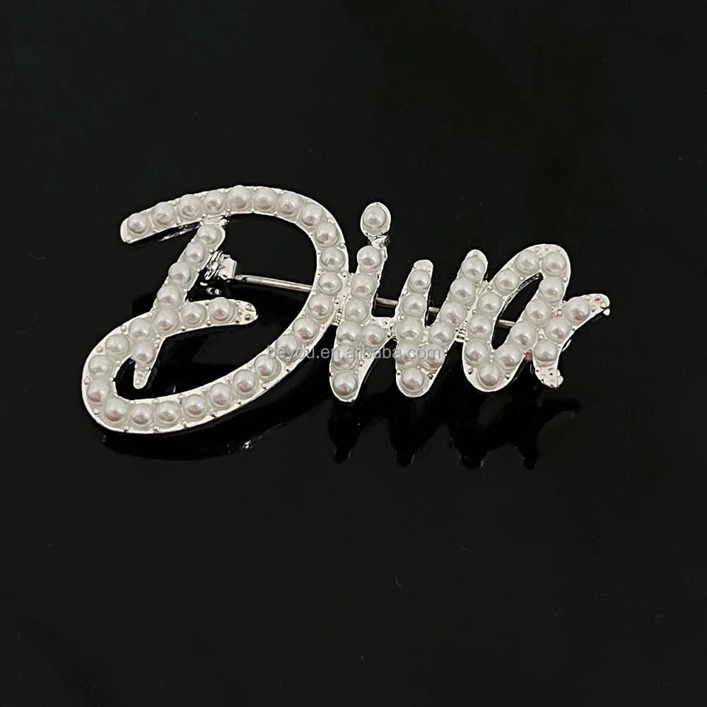 Script OO-OOP Diva Delta Letter Greek Sorority Lapel Pin For Women White Pearl Pins Gift for Women Girls Brooch Jewelry